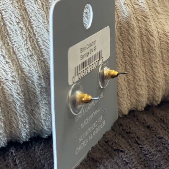 Gold and Black Heart Circle Stud Earrings — AD Project - Picture 7 of 8